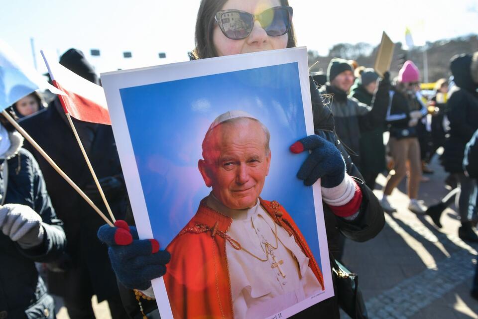 Narodowy Marsz Papieski wdzięczności za św. Jana Pawła II, 2 bm. w Gdańsku  / autor: PAP/Adam Warżawa