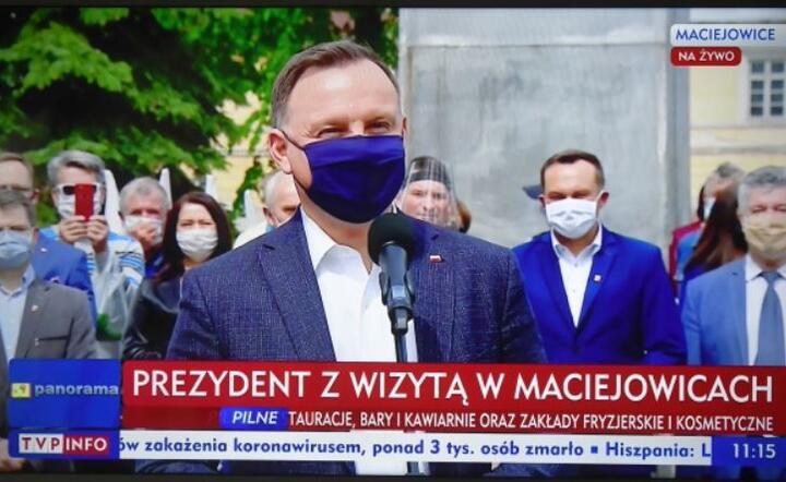 Prezydent RP Andrzej Duda (C) podczas wypowiedzi dla mediów, transmitowanej przed Telewizję Polską 23 bm / autor: PAP/Radek Pietruszka