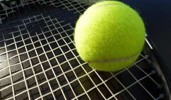 Tenis, kort, rakieta: granie nie jest tanie