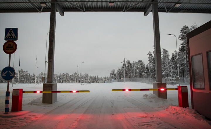 Przejście graniczne między Finlandią a Rosją / autor: PAP/EPA