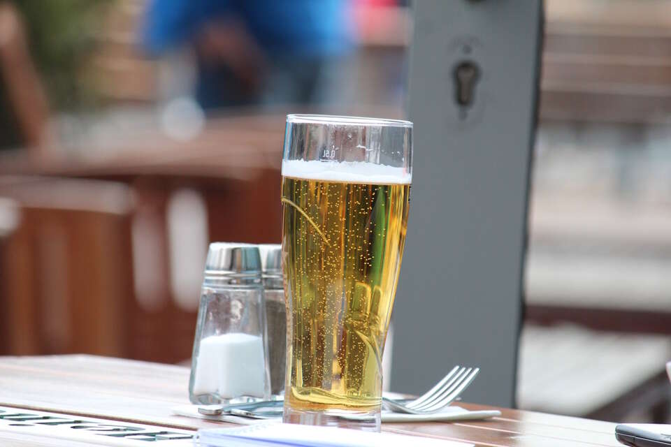 W trosce o nieletnich. Niemcy zniosą "picie pod nadzorem"?