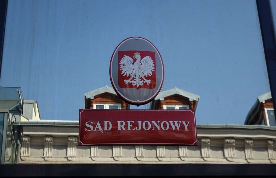 Prokuratura Okręgowa w Toruniu skierowała do Sądu Rejonowego w Kwidzynie akt oskarżenia przeciwko synowi polityka PiS Jacka Kurskiego, Zdzisławowi K., na którym ciąży zarzut trzykrotnego zgwałcenia w 2009 r. w Gdańsku i Danielinie małoletniej Magdaleny N. / autor: Fratria