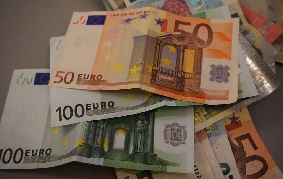 banknoty euro / autor: Fratria