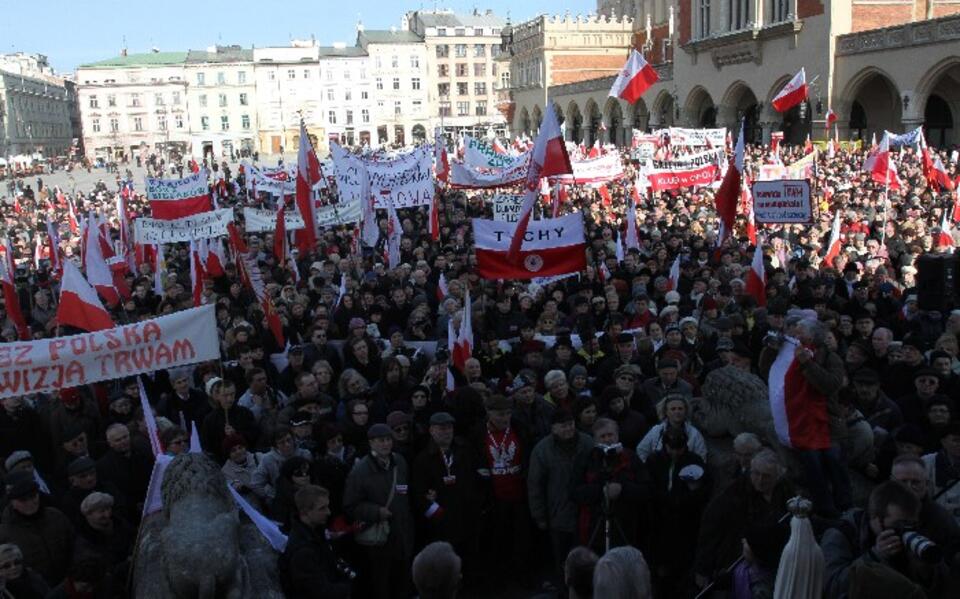 "Wielka dwugodzinna manifestacja w centrum Krakowa to chyba jest news?", Fot. PAP