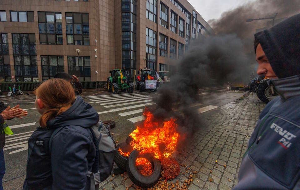 Protest w Brukseli / autor: PAP/EPA/OLIVIER MATTHYS