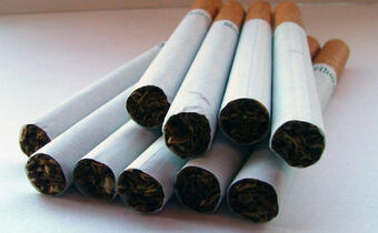Rozbito grupę zajmującą się produkcją i przemytem wyrobów tytoniowych