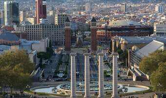 Barcelona ma dość i stawia tamę. Turystom!