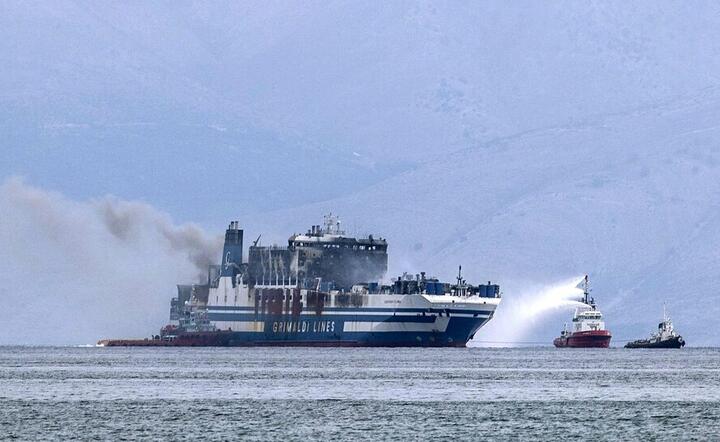 Grecja, pożar statku wycieczkowego w rejonie Korfu / autor: George Roussos / Twitter
