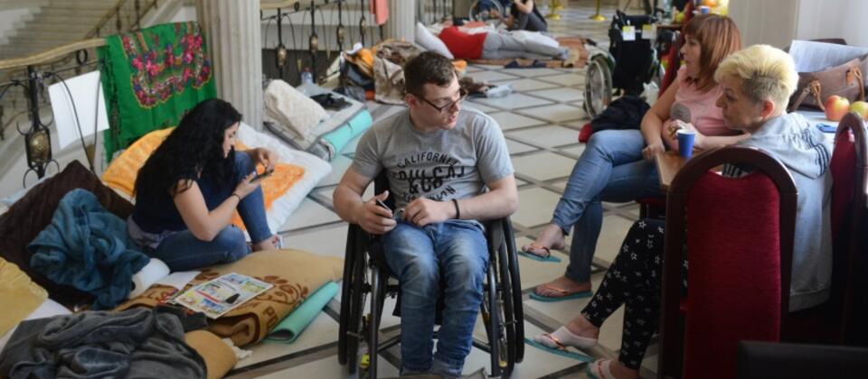Protest opiekunów osób niepełnosprawnych / autor: PAP/Jakub Kamiński
