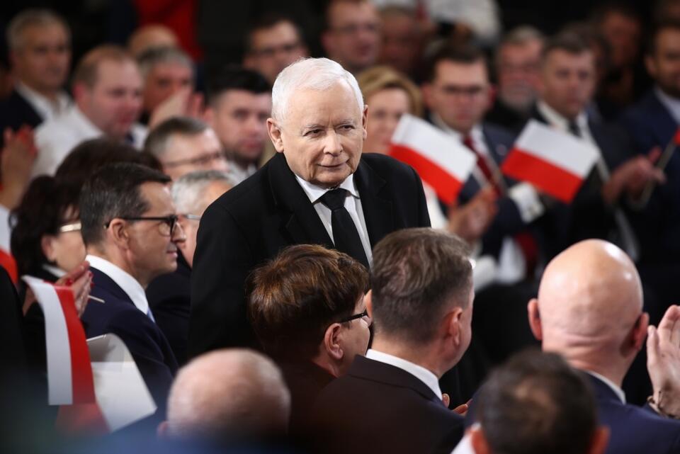 Prezes PiS Jarosław Kaczyński podczas obchodów Święta Niepodległości w siedzibie KSTG "Sokół" w Krakowie. / autor: PAP/Łukasz Gągulski