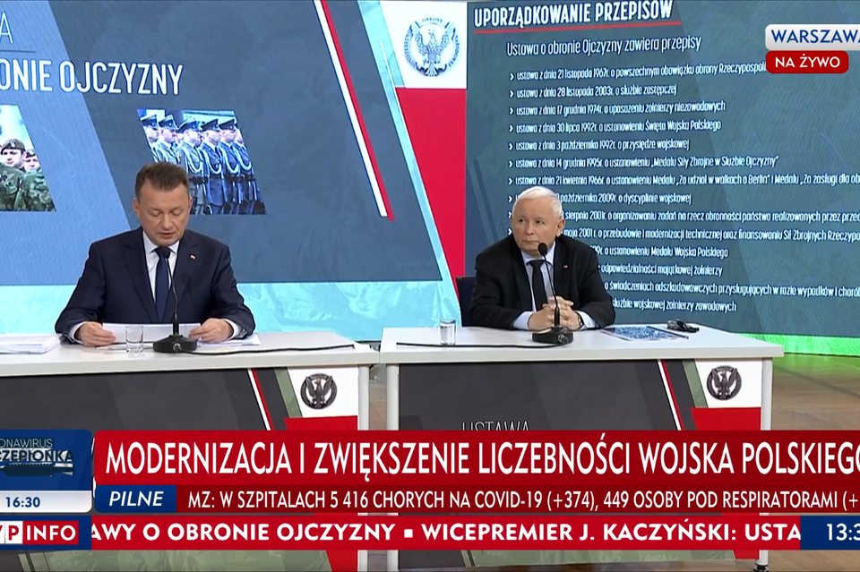 Mariusz Błaszczak, Jarosław Kaczyński  / autor: Screenshot TVP Info