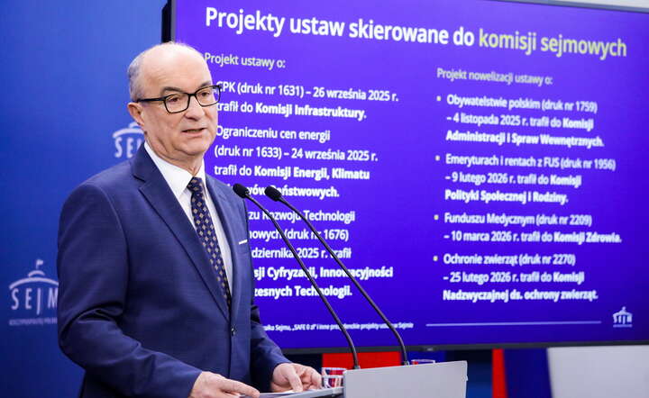 Marszałek Sejmu Włodzimierz Czarzasty podczas konferencji prasowej „SAFE 0 zł i inne prezydenckie projekty ustaw w Sejmie” / autor: PAP/Tomasz Gzell