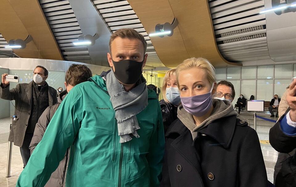Aleksiej Nawalny z żoną / autor: PAP/EPA/KIRA YARMYSH