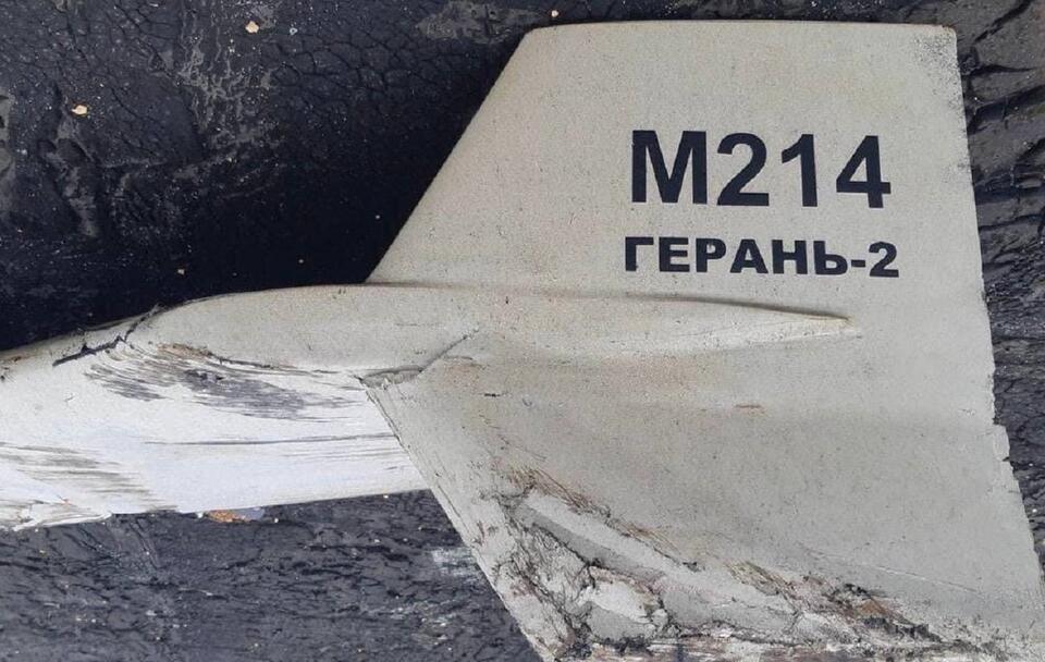 Część drona M214 ГЕPAНЬ-2 zestrzelonego w pobliżu Kupiańska w obwodzie charkowskim we wrześniu 2022 r. , uznawanego za za irańskiego Szahed-136 / autor: wikimedia commons/Mil.gov.ua/CC BY 4.0