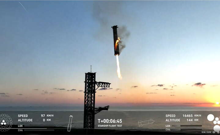 SpaceX “Mechazilla” / autor: PAP/EPA/SPACE X HANDOUT