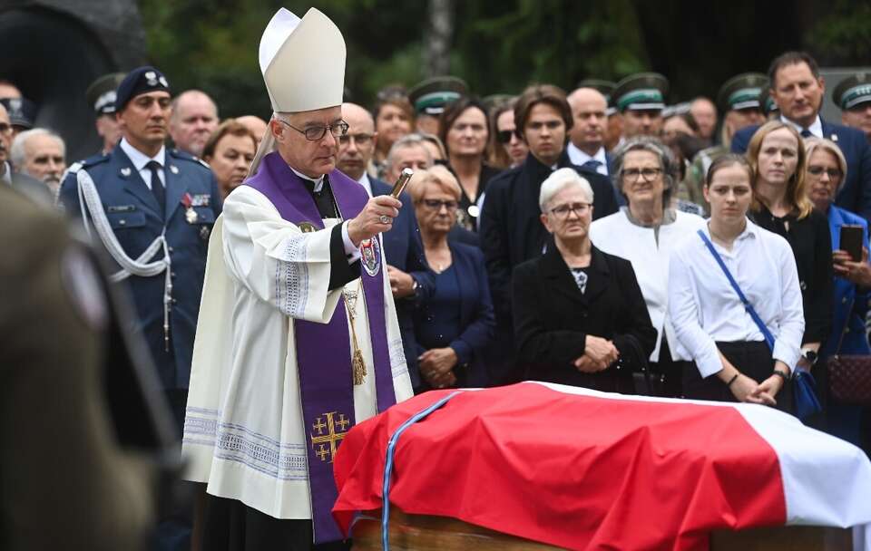 Ordynariusz polowy Wojska Polskiego bp Wiesław Lechowicz podczas uroczystości pogrzebowych gen. dyw. Kazimierza Kruszewskiego / autor: PAP/Piotr Nowak