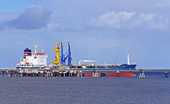 Zdjęcie reprezentatywne - platforma Wilhelmshaven na Morzu Północnym / autor: Pixabay/hpgruesen