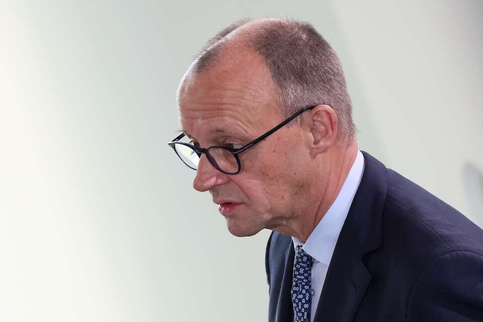 Merz pod ostrzałem organizacji pozarządowych i lewicy. Jego gabinet zmienił zdanie i odmówił wjazdu tysiącu Afgańczykom. Na zdjęciu Friedrich Merz / autor: PAP/EPA