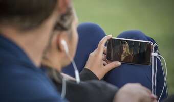 Już nieodwracalnie smartfon wypiera TV