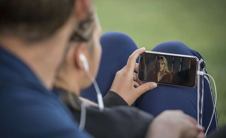 Już nieodwracalnie smartfon wypiera TV