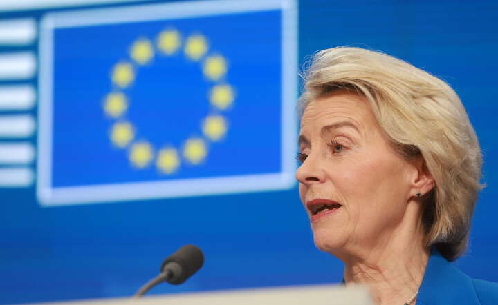 Przewodnicząca Komisji Europejskiej Ursula von der Leyen odłożyła decyzje w sprawie umowy UE z Mercosur  / autor: PAP/EPA/OLIVIER HOSLET 
