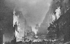 Płonące domy przy ul. Marszałkowskiej podczas Powstania Warszawskiego / autor: Chruściel / domena publiczna / wikimedia