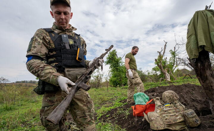 poszukiwania ciał żołnierzy ukraińskich / autor: EPA/PAP