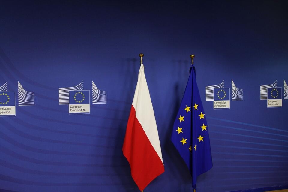 Flagi Polski i UE / autor: Fratria