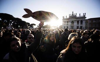 Włochy: "Ruch sardynek" dołączy do "Pięciu gwiazd"?
