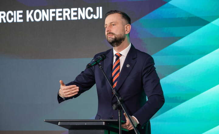 Wicepremier, minister obrony narodowej Władysław Kosiniak-Kamysz podczas konferencji ,,Zdolności Marynarki RP i ochronna infrastruktury krytycznej na Bałtyku" / autor: PAP/Szymon Pulcyn