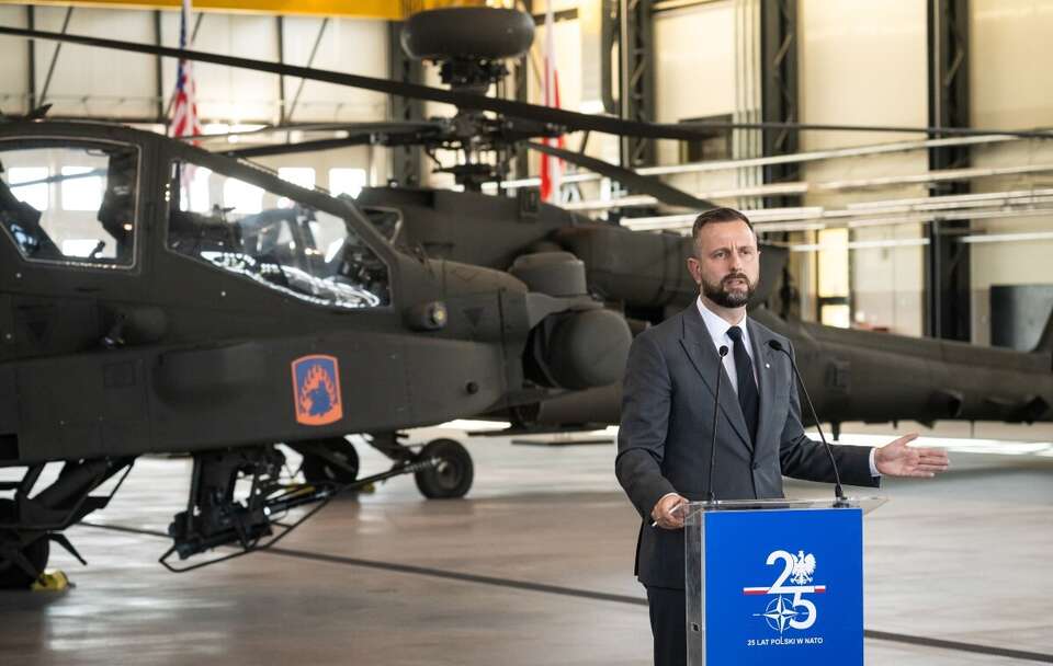 Władysław Kosiniak-Kamysz podczas uroczystości podpisania umowy na zakup śmigłowców AH-64E Apache dla Wojska Polskiego / autor: PAP/Tytus Żmijewski