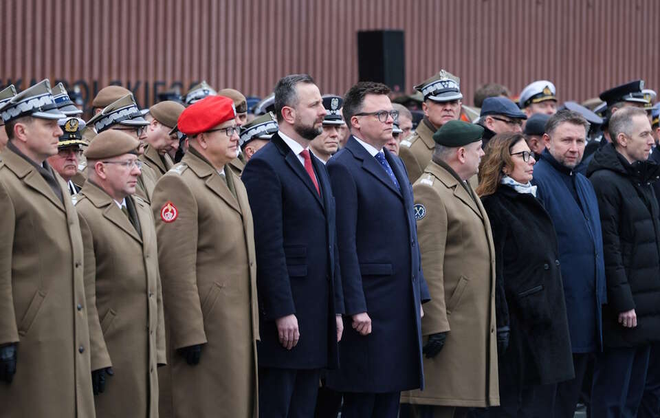  Trwają obchody 25. rocznicy wstąpienia Polski do NATO - apel na placu przed Muzeum Wojska Polskiego w Warszawie / autor: PAP/Paweł Supernak