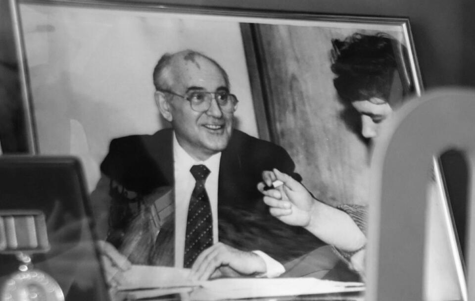 Michał Gorbaczow - zdjęcie na wystawie w redakcji pisma Nowaja Gazieta, którego Gorbaczow był współzałożycielem i udziałowcem / autor: Fratria