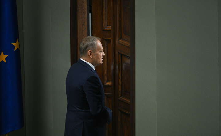 Premier Donald Tusk na sali obrad Sejmu, 9 stycznia 2026 / autor: PAP/Marcin Obara