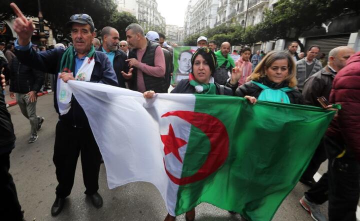 Protesty w Algierii / autor: PAP/EPA/MOHAMED MESSARA