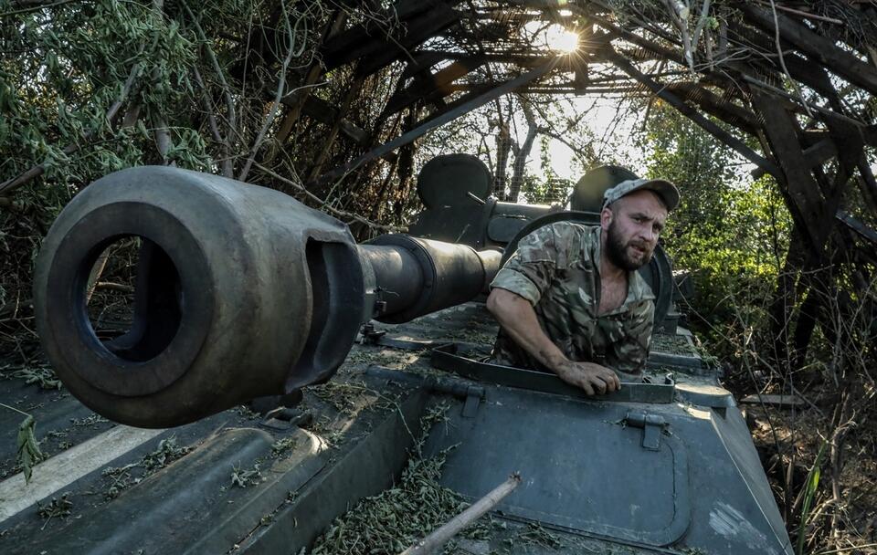 Ukraiński żołnierz na froncie / autor: PAP/EPA/OLEG PETRASYUK