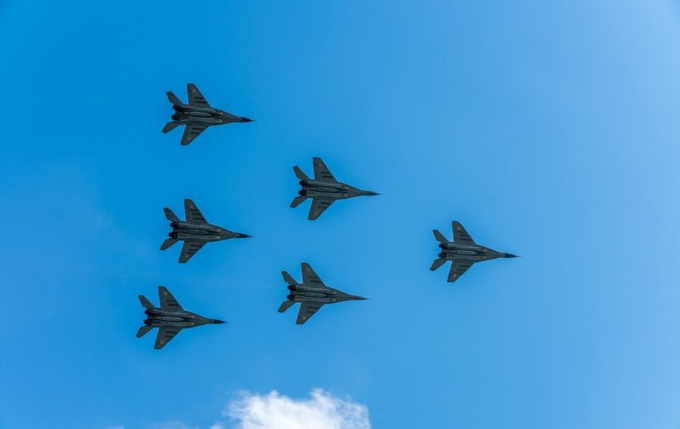 Myśliwce MiG-29 na niebie / autor: Fratria