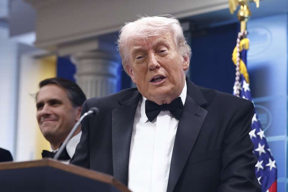 Zamach na Trumpa. Wśród komentarzy pełno teorii spiskowych