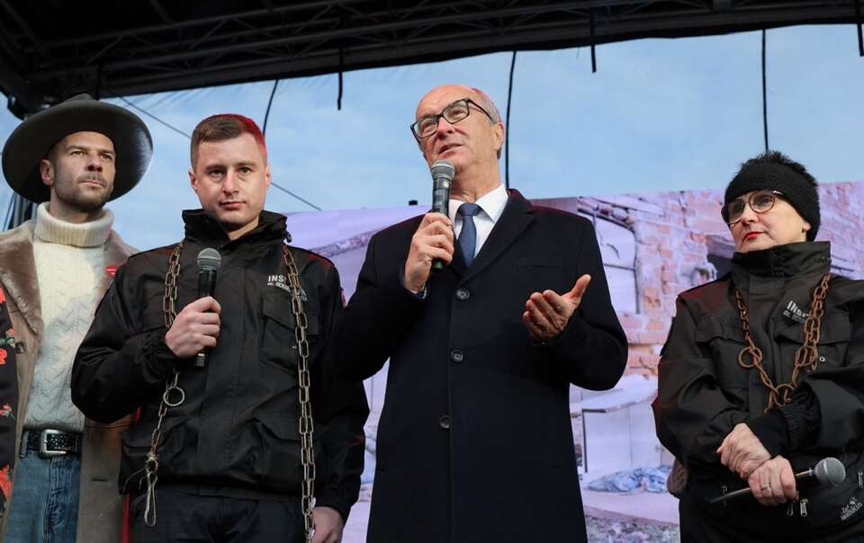 Marszałek Sejmu Włodzimierz Czarzasty z Konradem Kuźmińskim i Krystyną Pietruszką / autor: PAP/Paweł Supernak