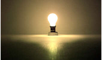 Oszustwo w pełnym świetle: producenci żarówek manipulują danymi o ich wydajności