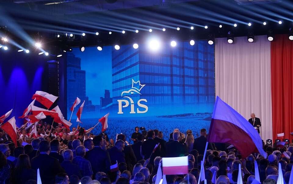 Większość Polaków jest przekonana, że PiS wróci do władzy po następnych wyborach. / autor: Fratria