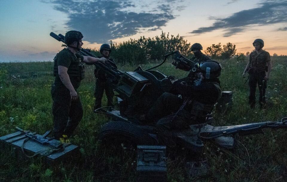 Żołnierze ukraińskiej dywizji przeciwlotniczej na stanowisku w obwodzie charkowskim / autor: PAP/Mykola Kalyeniak