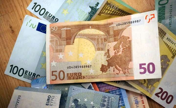 Najczęściej fałszowanym banknotem jest ten o nominale 50 euro / autor: Fratria