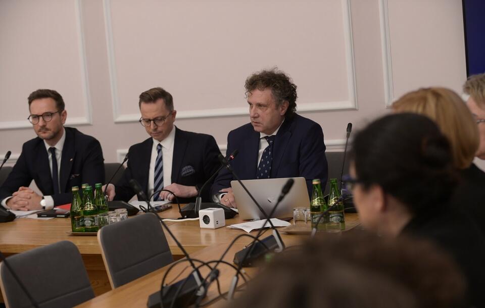 Posiedzenie sejmowej komisji śledczej ds. wyborów prezydenckich z 2020 r. / autor: PAP/Marcin Obara