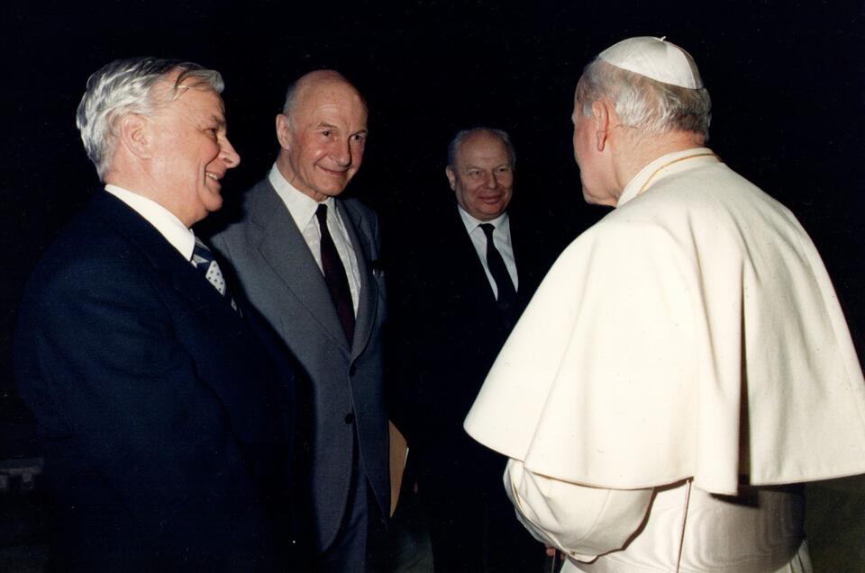 Janusz Zabłocki(z lewej) podczas audiencji z JPII w 1989 r.. W środku W. Siła-Nowicki i A. Stelmachowski: fot. januszzablocki.pl