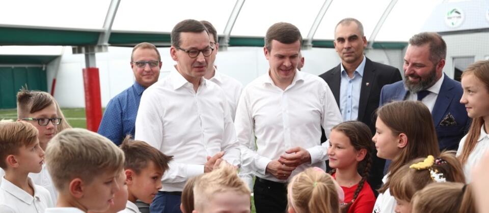 Premier Mateusz Morawiecki oraz minister sportu i turystyki Witold Bańka  / autor: PAP