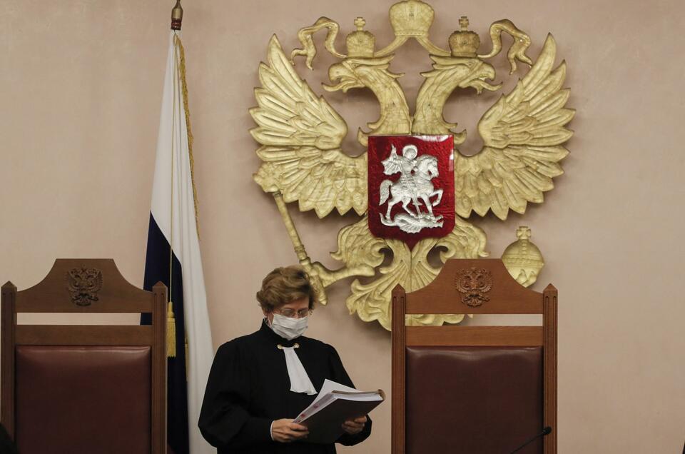 Sędzia Alla Nazarova ogłasza wyrok na Memoriał / autor: PAP/EPA