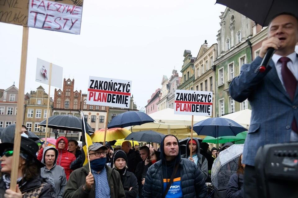 Marsz tzw. antycovidowców w Poznaniu / autor: PAP/Jakub Kaczmarczyk