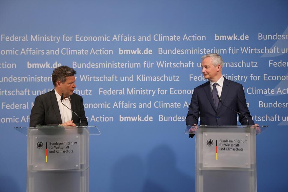 Rober Habeck - niemiecki minister gospodarki, i Bruno Le Maire - szef resortu finansów i gospodarki Francji / autor: PAP/EPA