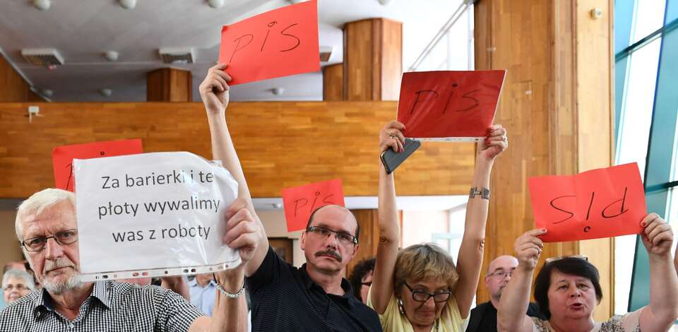 Protest podczas spotkania Marszałka Senatu Stanisława Karczewskiego z mieszkańcami Gdyni, 21 bm / autor: PAP/Adam Warżawa